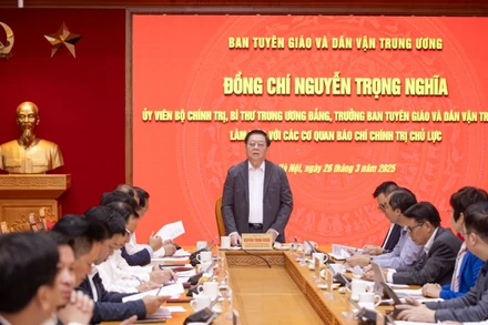 Đồng chí Nguyễn Trọng Nghĩa, Ủy viên Bộ Chính trị, Bí thư Trung ương Đảng, Trưởng Ban Tuyên giáo và Dân vận Trung ương chủ trì buổi làm việc với năm cơ quan báo chí chính trị chủ lực. (Ảnh: SƠN TÙNG)