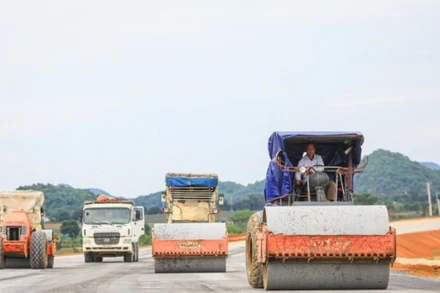  Thi công cao tốc bắc-nam, đoạn Mai Sơn-quốc lộ 45. (Ảnh minh họa MINH DŨNG)