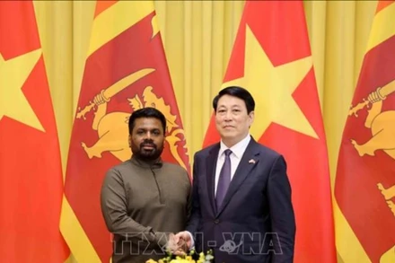 Chủ tịch nước Lương Cường và Tổng thống Sri Lanka Anura Kumara Dissanayaka chụp ảnh chung trước hội đàm. (Ảnh: Lâm Khánh/TTXVN)