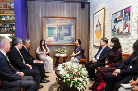 Quang cảnh buổi tiếp. (Ảnh: VIẾT CHUNG)