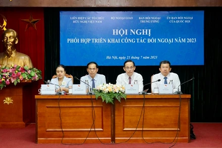 Các đồng chí lãnh đạo bốn cơ quan chủ trì Hội nghị.