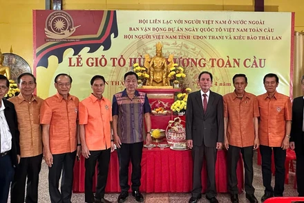 Các đại biểu tham dự Lễ Giỗ Tổ Hùng Vương ngày 6/4 tại Udon Thani. (Ảnh: CTV)