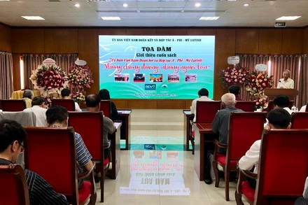 Ủy ban Việt Nam Đoàn kết và Hợp tác Á-Phi-Mỹ Latinh tổ chức Tọa đàm ra mắt sách.