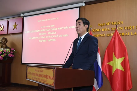 Đại sứ Phạm Việt Hùng ôn lại chặng đường đấu tranh anh dũng của dân tộc Việt Nam vì độc lập, tự do, thống nhất.