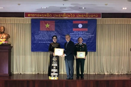 Lễ trao Huân, Huy chương của nước Cộng hòa dân chủ nhân dân Lào.