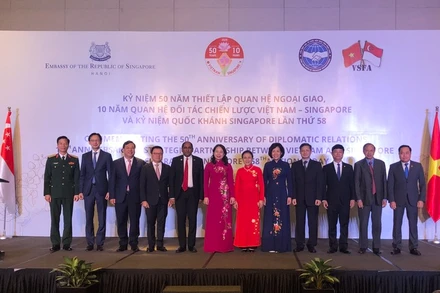 Các đại biểu tham dự lễ kỷ niệm.