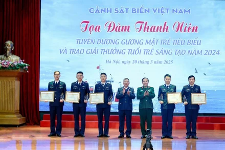 Các cá nhân vinh dự được nhận Giải thưởng Tuổi trẻ sáng tạo Cảnh sát biển Việt Nam năm 2024.