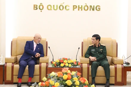 Đại tướng Phan Văn Giang và Chủ tịch danh dự Quỹ Hòa bình Sasakawa, Nhật Bản.