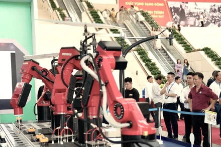 Chính phủ có nhiều chính sách ưu đãi thuế nhằm khuyến khích doanh nghiệp đầu tư vào những ngành công nghiệp hiện đại như công nghệ số, chíp bán dẫn, công nghệ điều khiển tự động... (Nguồn RẠNG ĐÔNG)