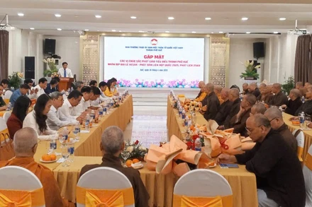  Tại buổi gặp mặt các chức sắc Phật giáo tiêu biểu thành phố Huế nhân dịp Đại lễ Vesak