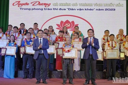 Những cá nhân tiêu biểu vinh dự được nhận Bằng khen của Ban Thường vụ Tỉnh ủy về công tác dân vận.
