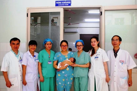 Sức khỏe bệnh nhi tiến triển tốt và được xuất viện sau 2 lần phẫu thuật điều trị. (Ảnh: Bệnh viện cung cấp)