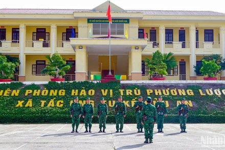 Kiểm tra quy trình tiến hành các bước tuần tra tại Đồn Biên phòng cửa khẩu Hồng Vân. (Ảnh: Võ Tiến)