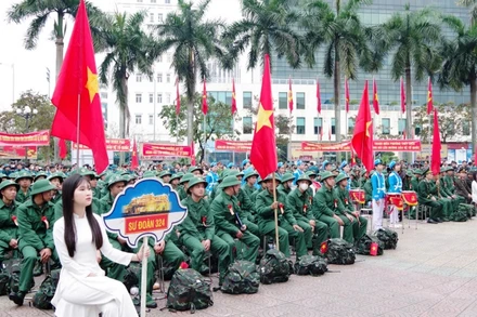 Lễ giao, nhận quân tại quận Thuận Hóa, TP Huế.