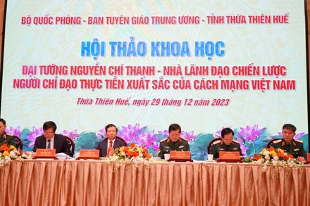 Đoàn Chủ tịch điều hành Hội thảo Đại tướng Nguyễn Chí Thanh - Nhà lãnh đạo chiến lược, người chỉ đạo thực tiễn xuất sắc của cách mạng Việt Nam.