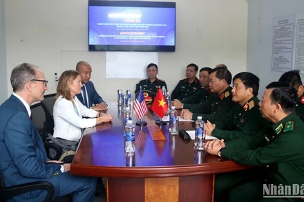 Tại buổi tiếp giữa Thượng tướng Hoàng Xuân Chiến và bà Aler Grubbs, Giám đốc Cơ quan phát triển quốc tế Hoa kỳ tại Việt Nam (USAID).