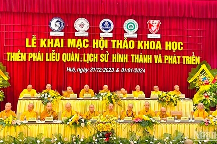 Các chư tăng Trưởng lão Hòa thượng Thường trực Hội đồng Chứng minh, Hội đồng Trị sự và Ban, Viện thuộc Trung ương Giáo hội Phật giáo Việt Nam, chư tôn giáo phẩm Ban Trị sự Tỉnh Giáo hội chứng minh buổi lễ khai mạc.