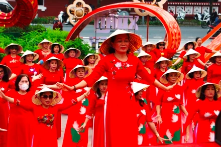 Chương trình Liên hoan ”Khúc xuân ca tự hào”.