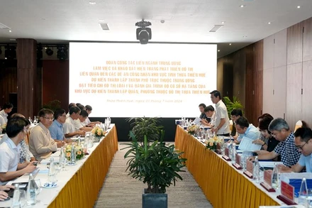 Toàn cảnh tại buổi làm việc giữa Đoàn công tác liên ngành của Trung ương và Ủy ban nhân dân tỉnh Thừa Thiên Huế.