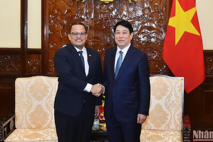 Chủ tịch nước Lương Cường đã tiếp Đại sứ đặc mệnh toàn quyền Cộng hoà Dominicana Jaime Francisco Rodriguez. 