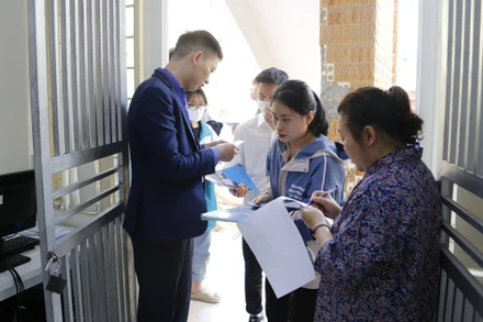 Thí sinh làm thủ tục dự thi Đánh giá năng lực năm 2023.