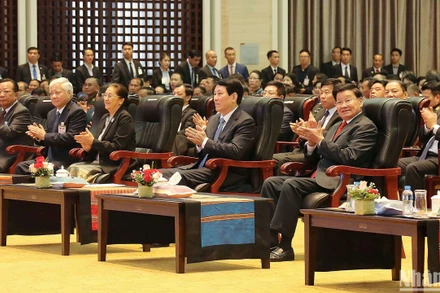 Chủ tịch nước Lương Cường và Tổng Bí thư, Chủ tịch nước Lào Thongloun Sisoulith dự buổi giao lưu.