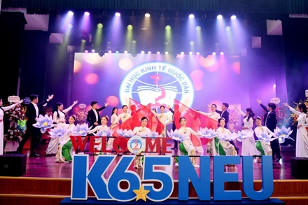 Trường đại học Kinh tế quốc dân khai giảng năm học mới