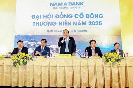 Ông Trần Ngô Phúc Vũ, Chủ tịch Hội đồng quản trị Nam A Bank phát biểu tại Đại hội.