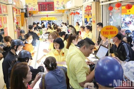 Các cửa hàng kinh doanh vàng miếng trên địa bàn Thành phố Hồ Chí Minh phải treo bảng hiệu nhận diện được cấp phép hoạt động. (Ảnh: THẾ ANH)