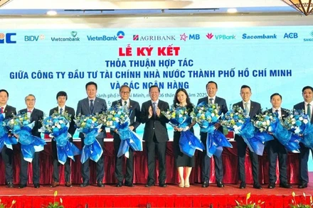 Các đại biểu tham gia Lễ ký kết thỏa thuận hợp tác giữa Ngân hàng ACB và HFIC.