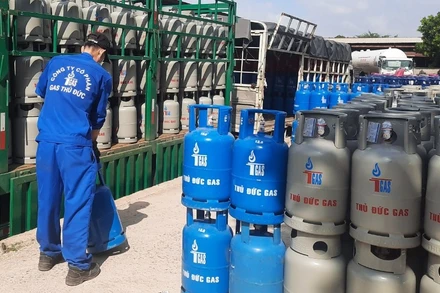 Giá gas bán lẻ trong nước liên tục tăng theo giá gas nhập khẩu thế giới.