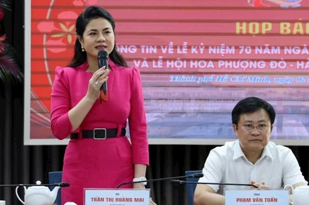 Bà Trần Thị Hoàng Mai, Giám đốc Sở Văn hóa, Thể thao và Du lịch thành phố Hải Phòng chia sẻ thông tin tại họp báo.