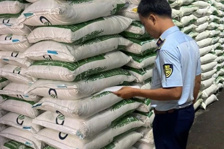 Đường cát nhập lậu bị phát hiện, thu giữ tại hiện trường. 