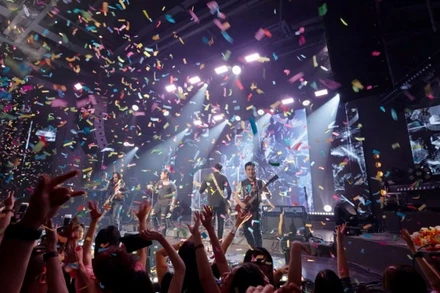 Giống như nhiều sự kiện do Bức Tường tổ chức, chương trình “We Are The Wall” cũng đã cháy vé ngay từ khi mở bán.