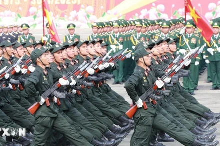 Các khối lực lượng vũ trang diễu binh. (Ảnh: Sỹ Tuyên/TTXVN)