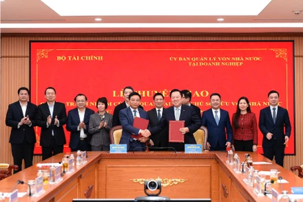 Quang cảnh lễ chuyển giao.