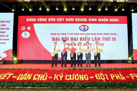 Ban chấp hành Đảng bộ Bảo hiểm Agribank khóa IV nhiệm kỳ 2025-2030 ra mắt Đại hội.