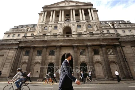Quang cảnh bên ngoài trụ sở Ngân hàng Trung ương Anh ở London. (Ảnh tư liệu: THX/TTXVN)