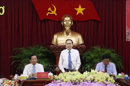 Chủ tịch Quốc hội Trần Thanh Mẫn thăm, chúc Tết Ban Thường vụ Thành ủy Cần Thơ.