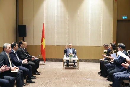 Tổng Bí thư Tô Lâm tiếp lãnh đạo một số doanh nghiệp tiêu biểu của Azerbaijan. (Ảnh: Thống Nhất/TTXVN)