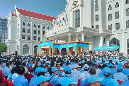 Lễ kỷ niệm 73 năm Ngày thành lập Đảng Nhân dân Campuchia diễn ra tại Cung 7/1 ở Thủ đô Phnom Penh. (Ảnh: Sơn Xinh)