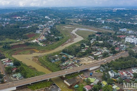 Khu vực Hồ Hạ tại trung tâm thành phố Gia Nghĩa, tỉnh Đắk Nông sau khi Trung tâm Phát triển quỹ đất phối hợp chính quyền địa phương, cơ quan chức năng liên quan bồi thường, thu hồi đất đã được xây dựng bài bản, hiện đại.