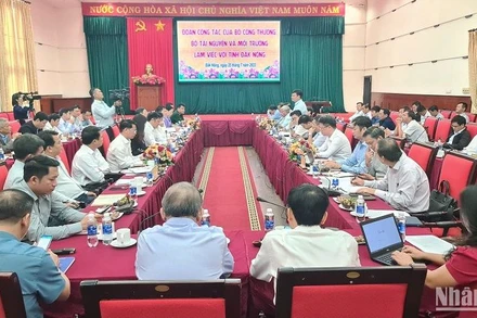 Quang cảnh buổi làm việc của Đoàn công tác Bộ Công thương, Bộ Tài nguyên và Môi trường với tỉnh Đắk Nông.