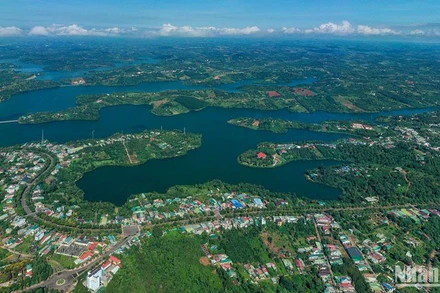 Một góc thành phố Gia Nghĩa nhìn từ trên cao - Đơn vị cấp huyện được Thủ tướng Chính phủ công nhận hoàn thành nhiệm vụ xây dựng nông thôn mới.