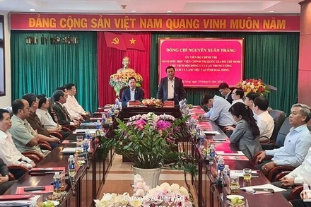 Đồng chí Nguyễn Xuân Thắng, Ủy viên Bộ Chính trị, Giám đốc Học viện chính trị quốc gia Hồ Chí Minh, Chủ tịch Hội đồng Lý luận Trung ương phát biểu trong buổi làm việc tại tỉnh Đắk Nông