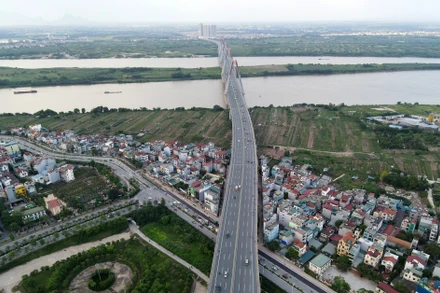 Trục giao thông Võ Chí Công - Cầu Nhật Tân - Võ Nguyên Giáp kết nối khu vực trung tâm Hà Nội với sân bay quốc tế Nội Bài. Ảnh: Duy Linh.