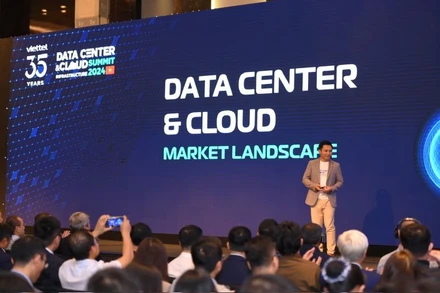 Diễn giả trình bày tại Hội nghị Data Center & Cloud Infrastructure Summit (DCCI Summit) với chủ đề “Phát triển tương lai số bền vững”.