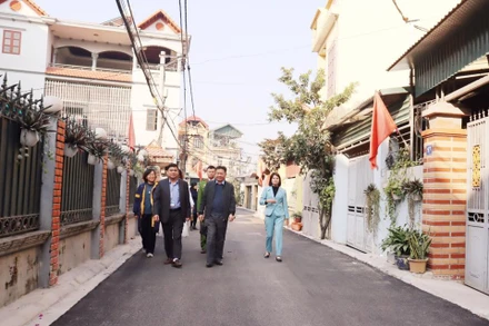 Đường làng sạch đẹp của xã nông thôn mới kiểu mẫu Dương Xá, huyện Gia Lâm, Hà Nội. (Ảnh: MAI NGUYỄN)