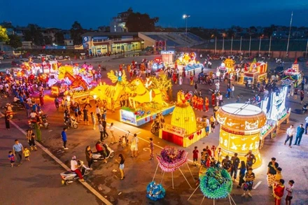 Trưng bày các mô hình đèn trung thu tại lễ hội “Trung thu Thành cổ” năm 2022.