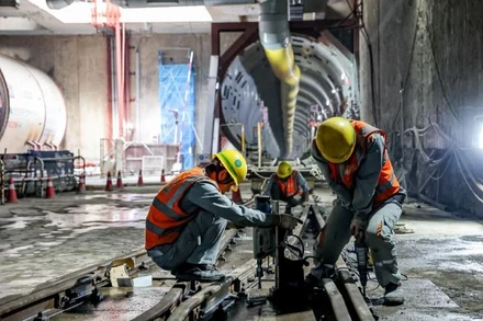 Thi công hầm đường sắt đô thị đoạn từ Kim Mã đến ga Hà Nội. (Ảnh: Phạm Công)